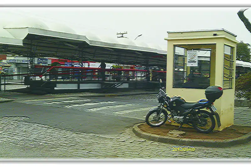 Terminal Centenário de ônibus no bairro Cajuru, Curitiba