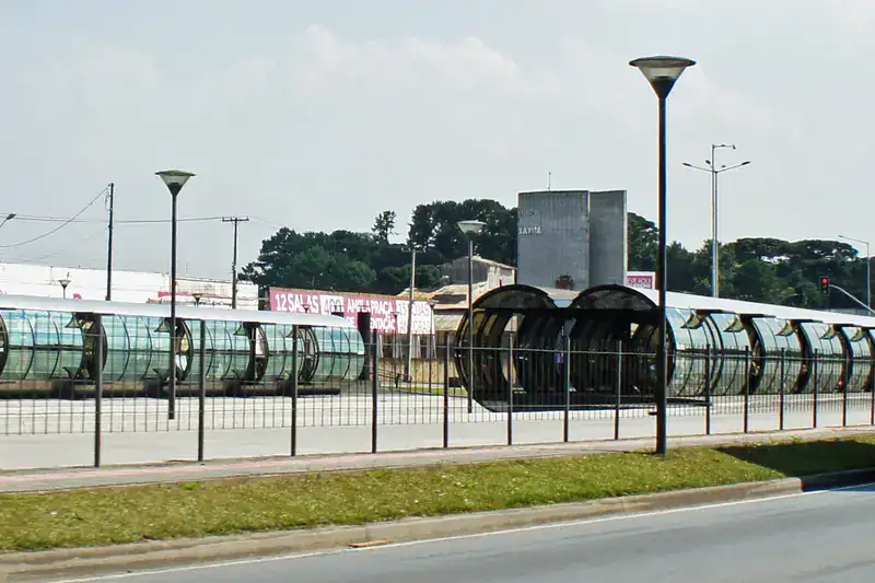 Estação tubo da Linha Verde no bairro Xaxim, Curitiba